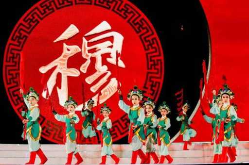越剧哈哈笑(哈哈笑带你感受不一样的舞台魅力)