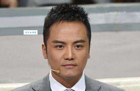 张嘉译我是歌手引热议！网友：演技好唱歌也好！
