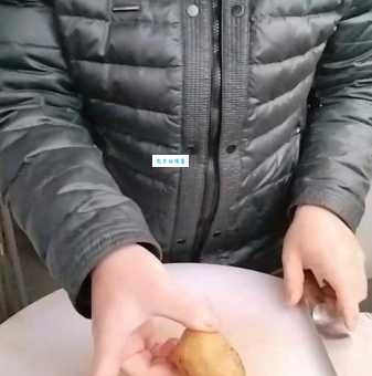 再也不怕切土豆粘刀了!教你几招快速切土豆技巧
