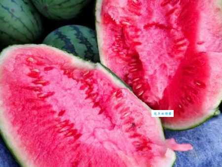 想了解红玉西瓜？告诉你它的独特之处：皮薄、甜、多汁！
