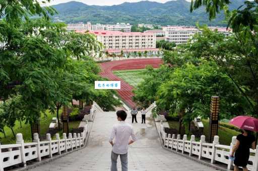 你想知道毛坦厂中学在哪里吗?校区位置及联系方式!
