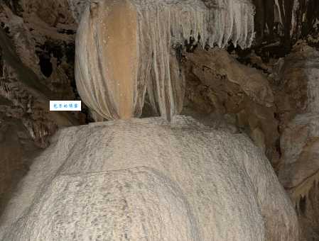 石钟乳可以比作什么 大自然的神奇冰柱还是地下宫殿的装饰