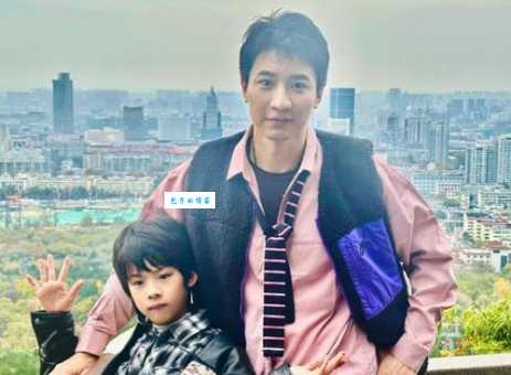 王弢个人资料完整版 他的家庭背景和事业成就