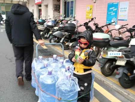 风餐露宿是什么意思 生活中哪些情况算风餐露宿