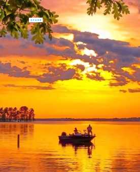 只差两点到黄昏打一字