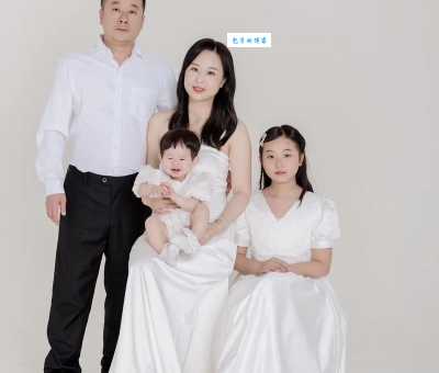 延成勋晒女儿照片了吗？(一家四口幸福美满生活)
