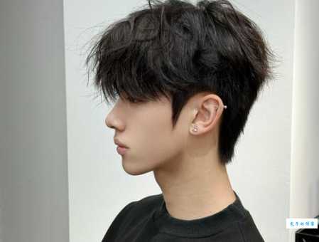 招风耳适合什么发型男?精选几款帅气发型遮盖大耳朵! 招风耳适合什么发型男?精选几款帅气发型遮盖大耳朵!