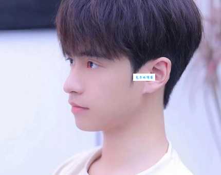 招风耳适合什么发型男？精选几款帅气发型遮盖大耳朵！